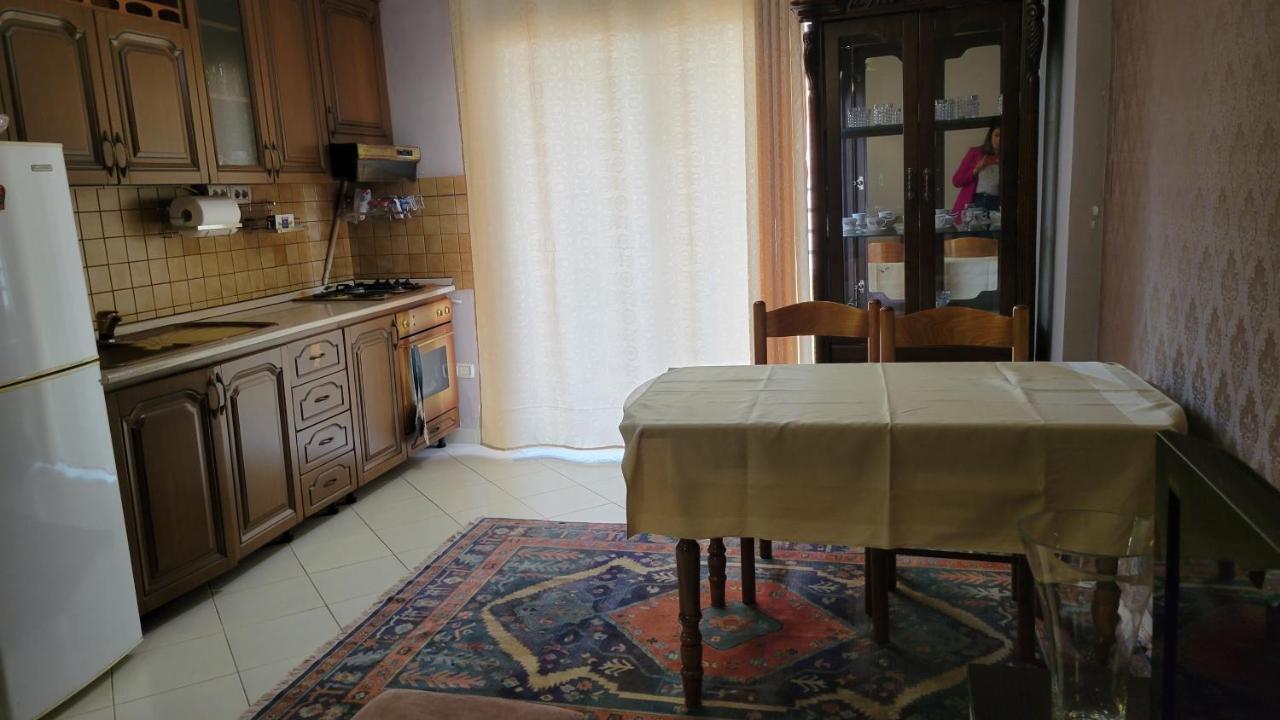 Charming Apartment Lushnjë Eksteriør billede