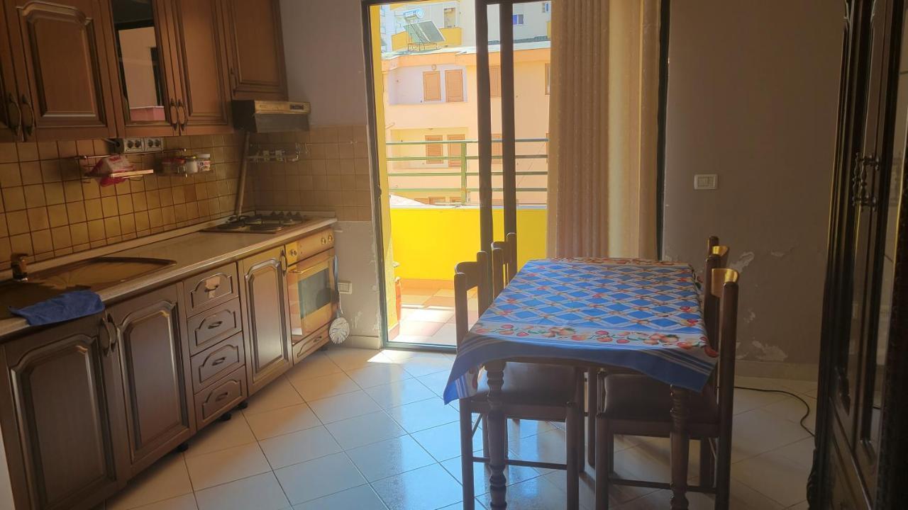 Charming Apartment Lushnjë Eksteriør billede