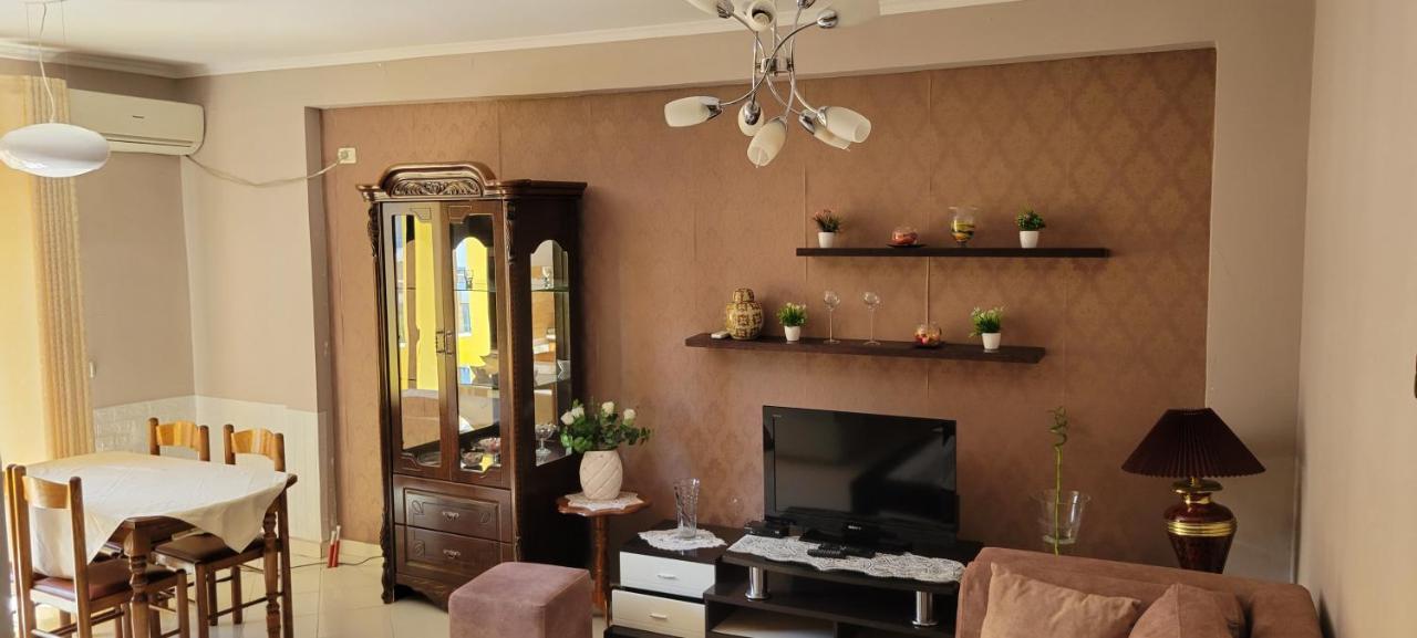Charming Apartment Lushnjë Eksteriør billede